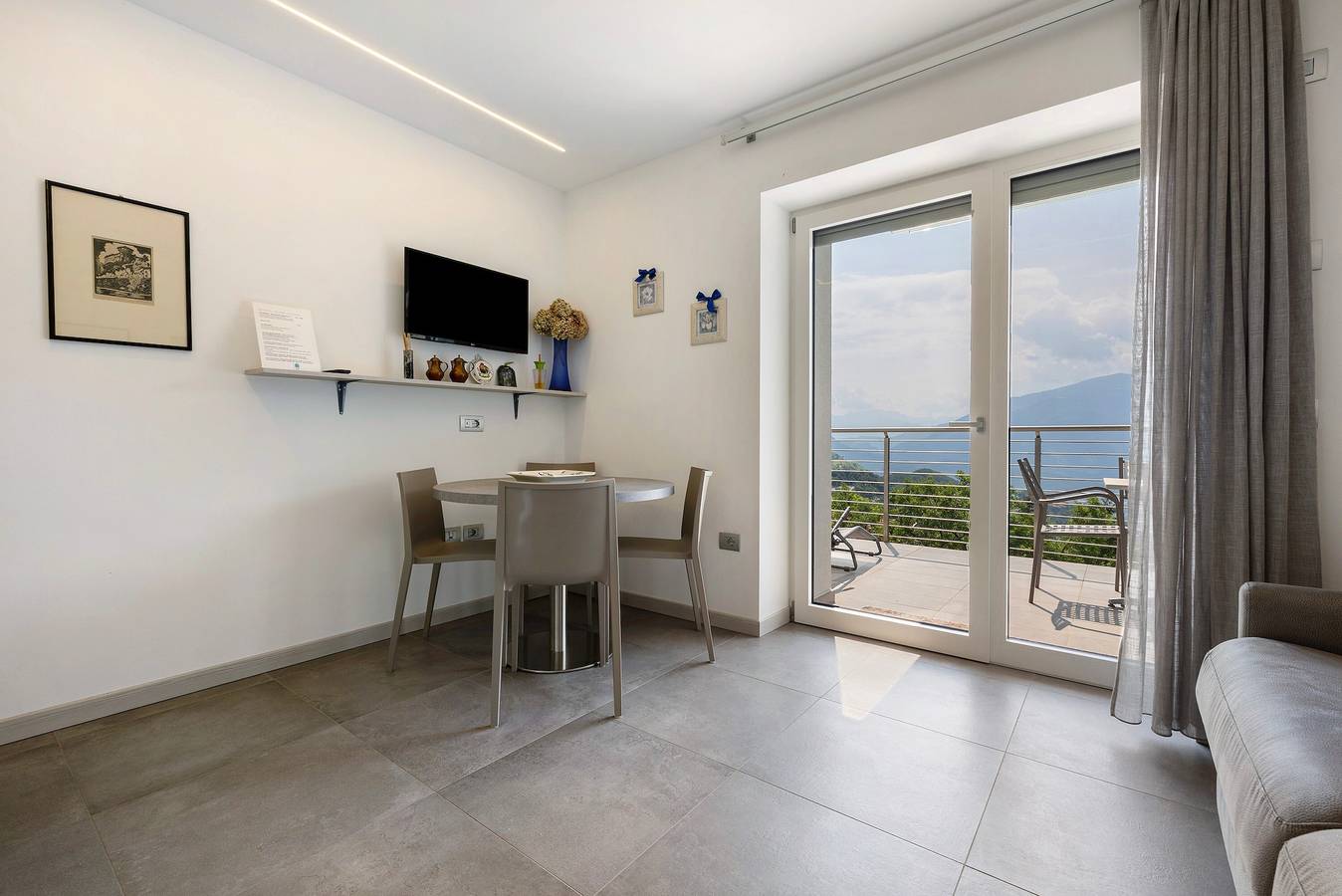 Ganze Wohnung, Eco del Garda – Wohnung 203 mit Terrasse und Seeblick in Villa del Monte, Tenno