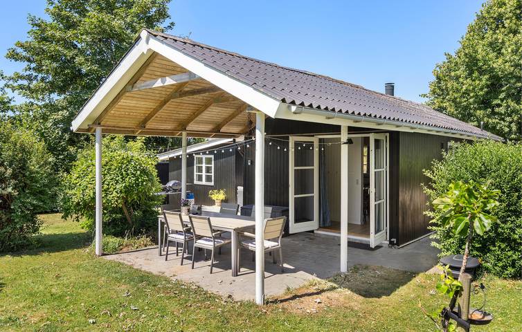 Ferienhaus für 4 Personen, mit Terrasse in Næsby Strand Seeland