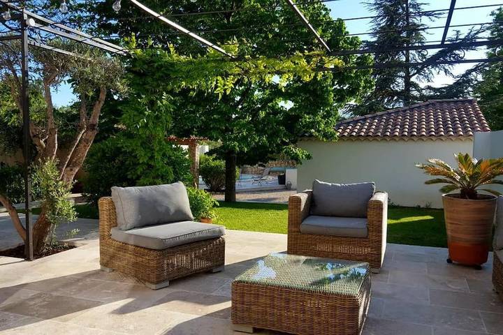 Location de vacances pour 6 personnes, avec jardin ainsi que vue et piscine à Velaux - 3