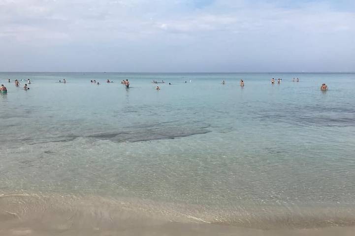 The villa is located 250 meters from the sandy beaches with crystal clear sea. in Pôr do Sol, Baia Verde
