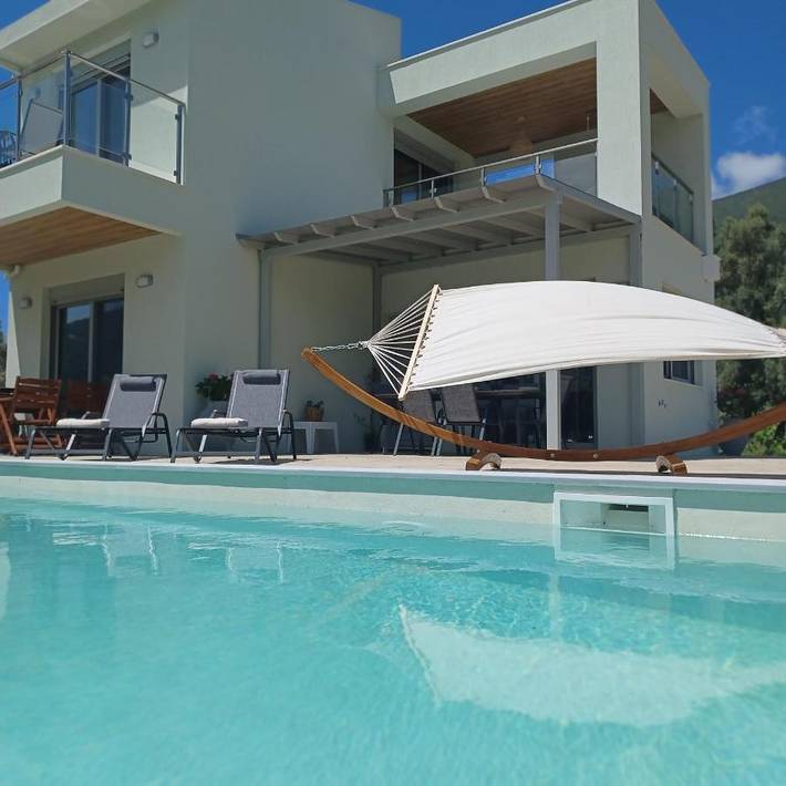 Villa für 4 Personen, mit Terrasse und Garten sowie Pool und Ausblick