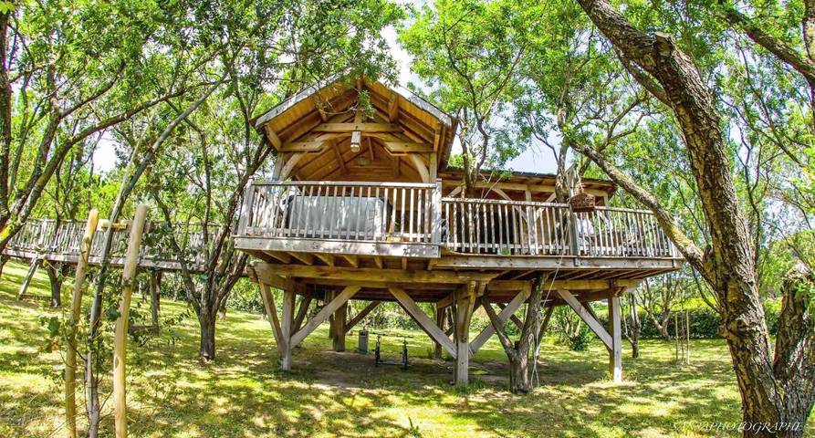 Tente pour 2 personnes, avec Balcon et Jacuzzi ainsi que Terrasse et Jardin près du Canal du Midi