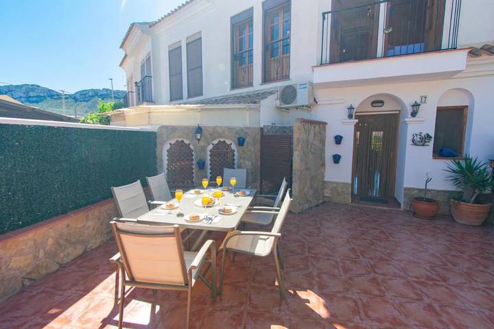 Location de vacances pour 7 personnes, avec jardin ainsi que piscine et vue à Calabardina - 4