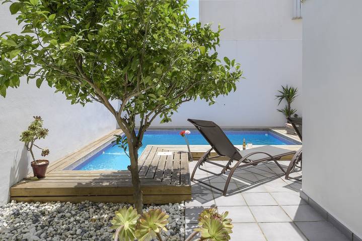 Modern house near the beach with pool, rooftop terrace, Wi-Fi and air conditioning in La Fontanilla, Conil de la Frontera