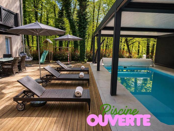 Hôtel pour 4 personnes, avec Terrasse ainsi que Piscine et Vue