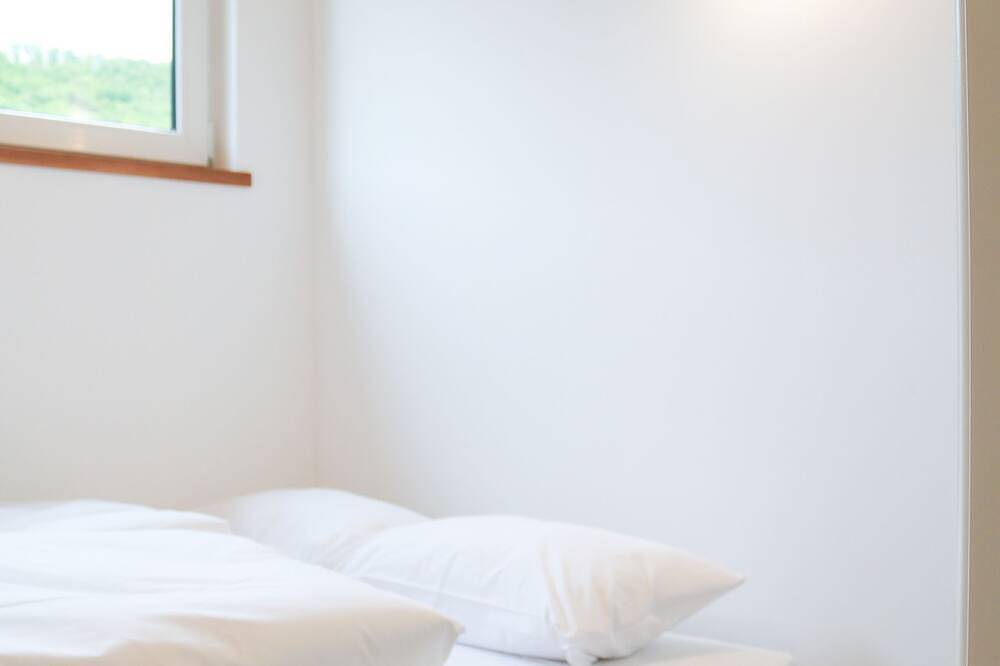 Mosel Chalet \"Berg\" - bis 4 Pers. - Design Ferienhaus mit traumhafter Terrasse in Pommern (Deutschland), Cochem-Zell