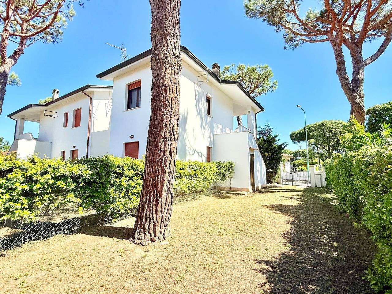 Chalet, terrace with fireplace, private garden in Lido di Volano, Province de Ferrare