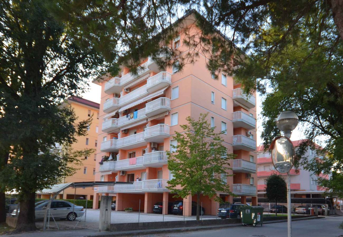 Appartement de vacances entier, Appartement de vacances avec climatisation et balcon  in Bibione, Province de Venise