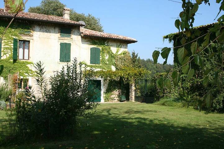Agriturismo per 6 persone, con giardino in Sona