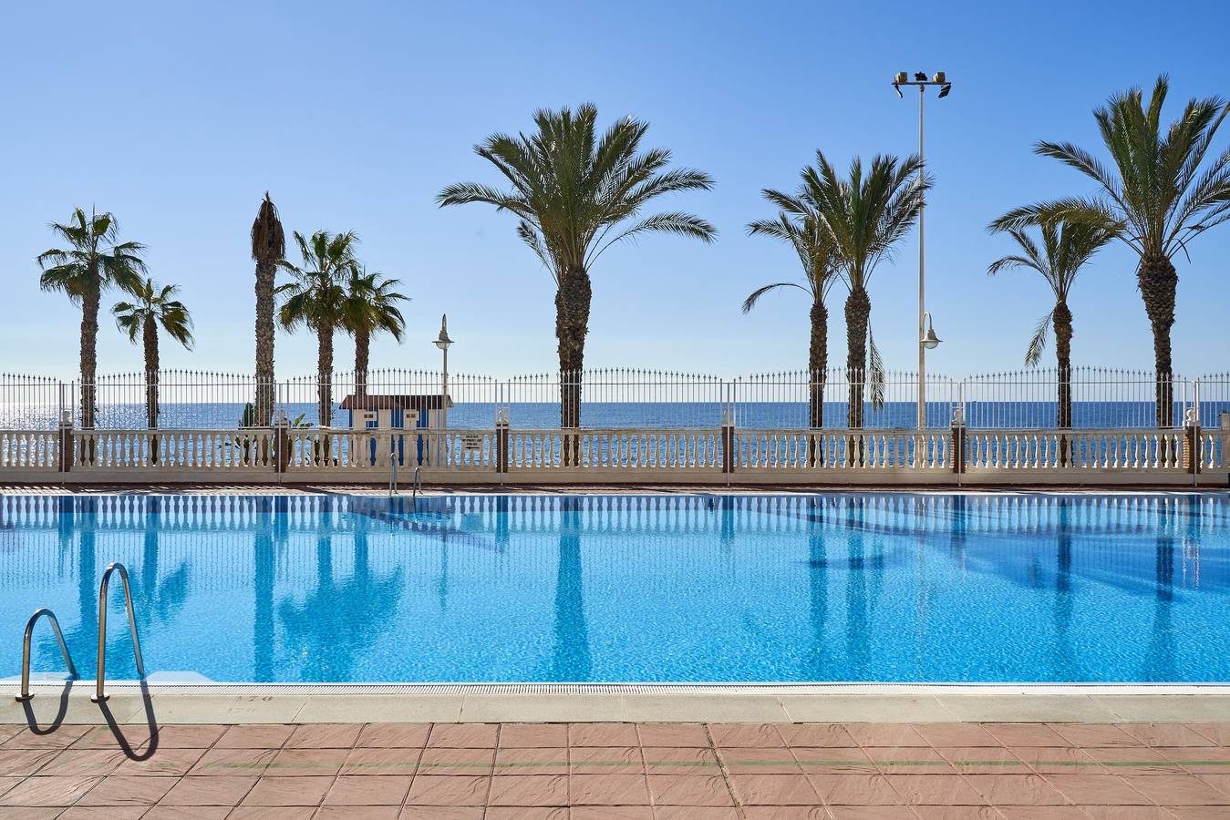 Apartamento entero, Apartamento vacacional "Amador" con vistas al mar, piscina y jardín in Algarrobo Costa, Algarrobo