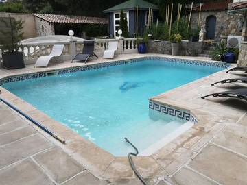 Gîte pour 3 personnes, avec jardin ainsi que piscine et vue, adapté aux familles à Digne-les-Bains