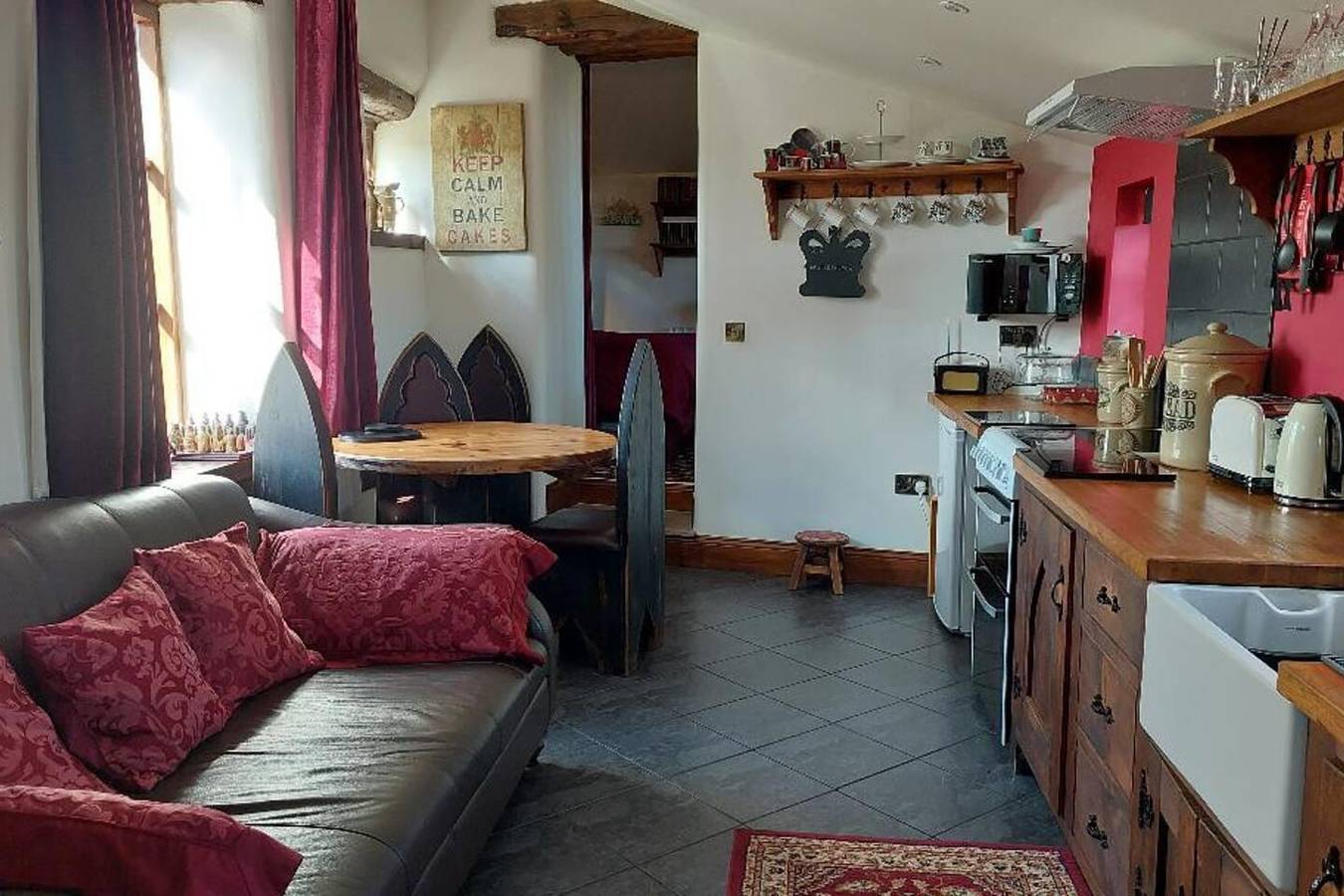 1 Bed Cottage - Sleeps 3 - Garden - Parking - Wifi in Staffordshire