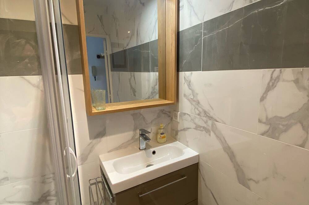 Entire apartment, \"Poetry\" Beautiful apartment located in the heart of Cannes high floor in Cannes, Mediterranean Coast (France)