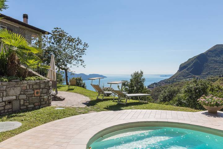 Ferienhaus für 8 Personen, mit Seeblick und Terrasse sowie Garten, mit Haustier am Gardasee - 2
