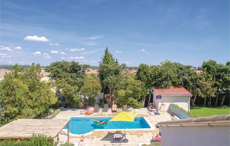 Retiro junto a la piscina: a 2,5 km de Corneilhan y a 700 m de L'Orb in Thézan-lès-Béziers, Costa mediterránea (Francia)