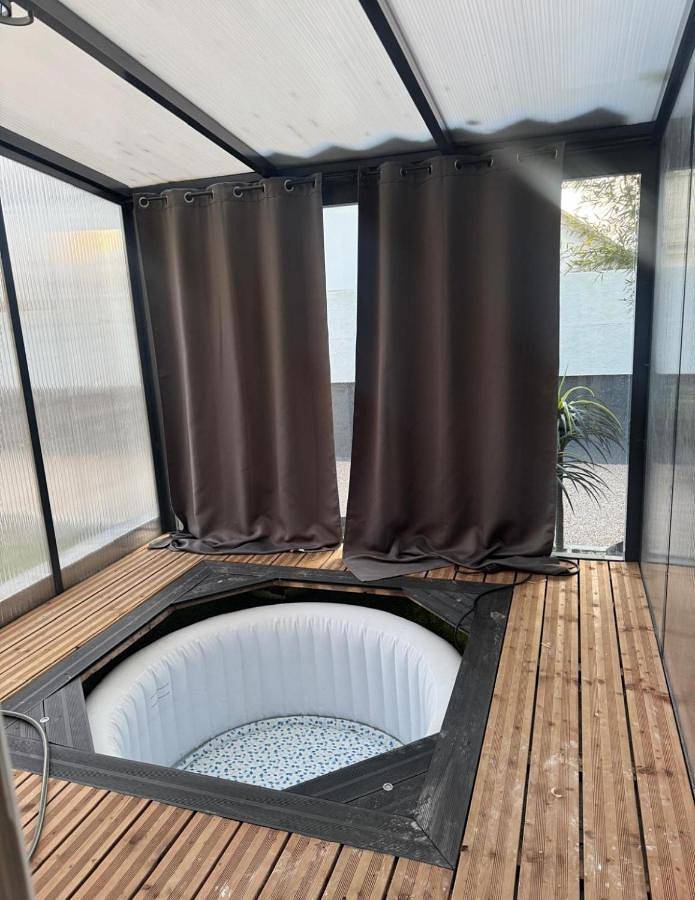 Location de vacances pour 10 personnes, avec Balcon et Jacuzzi ainsi que Terrasse et Jardin à Longvic