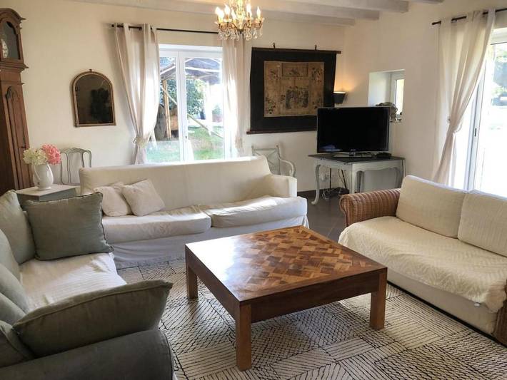 Location de vacances pour 6 personnes, avec jardin à Charrais