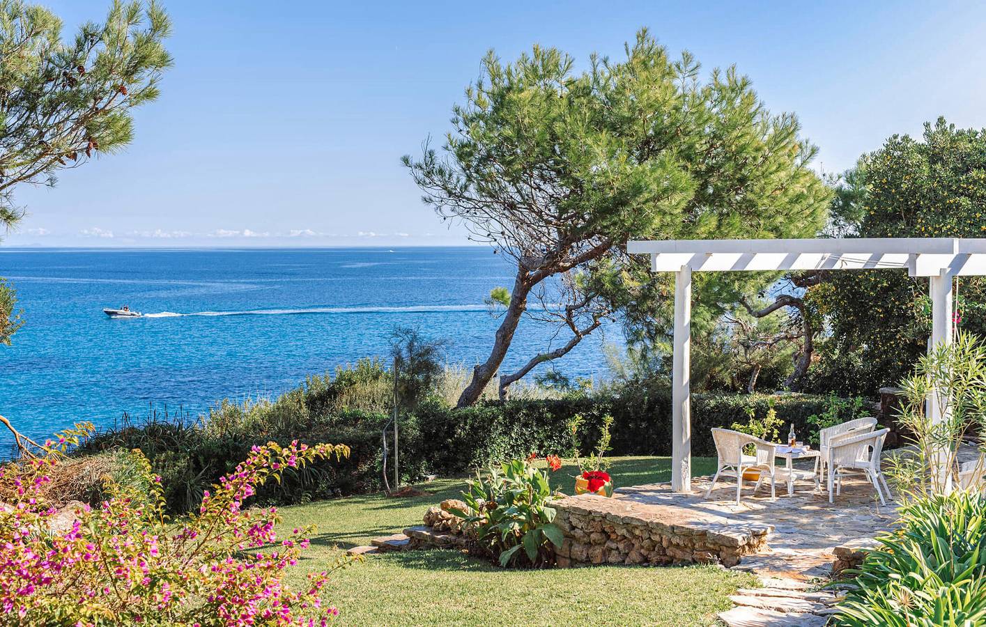Sea View Apartment with Terrace, AC, and Grill - Cala de N'Aladern 400m in Cala Provençal, Capdepera