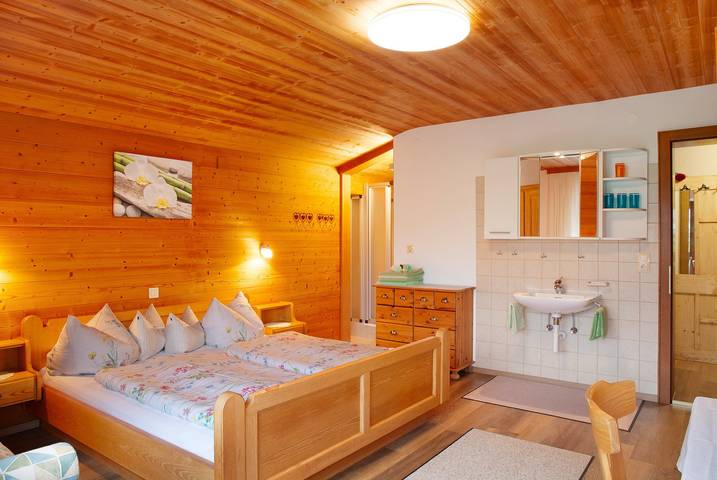 Appartement entier, Appartement "Haus Bergfrieden" avec vue sur les montagnes, terrasse partagée et Wi-Fi. in Bregenzerwald, Au