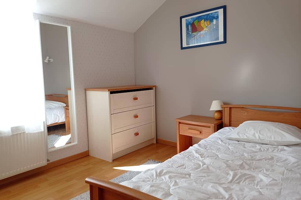 Spacious house 300 m from the sea. Sheltered garden in Luc-sur-Mer, Región de Caen