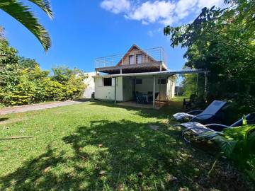 Gîte pour 6 personnes, avec vue ainsi que jardin et balcon, adapté aux familles dans Vincendo