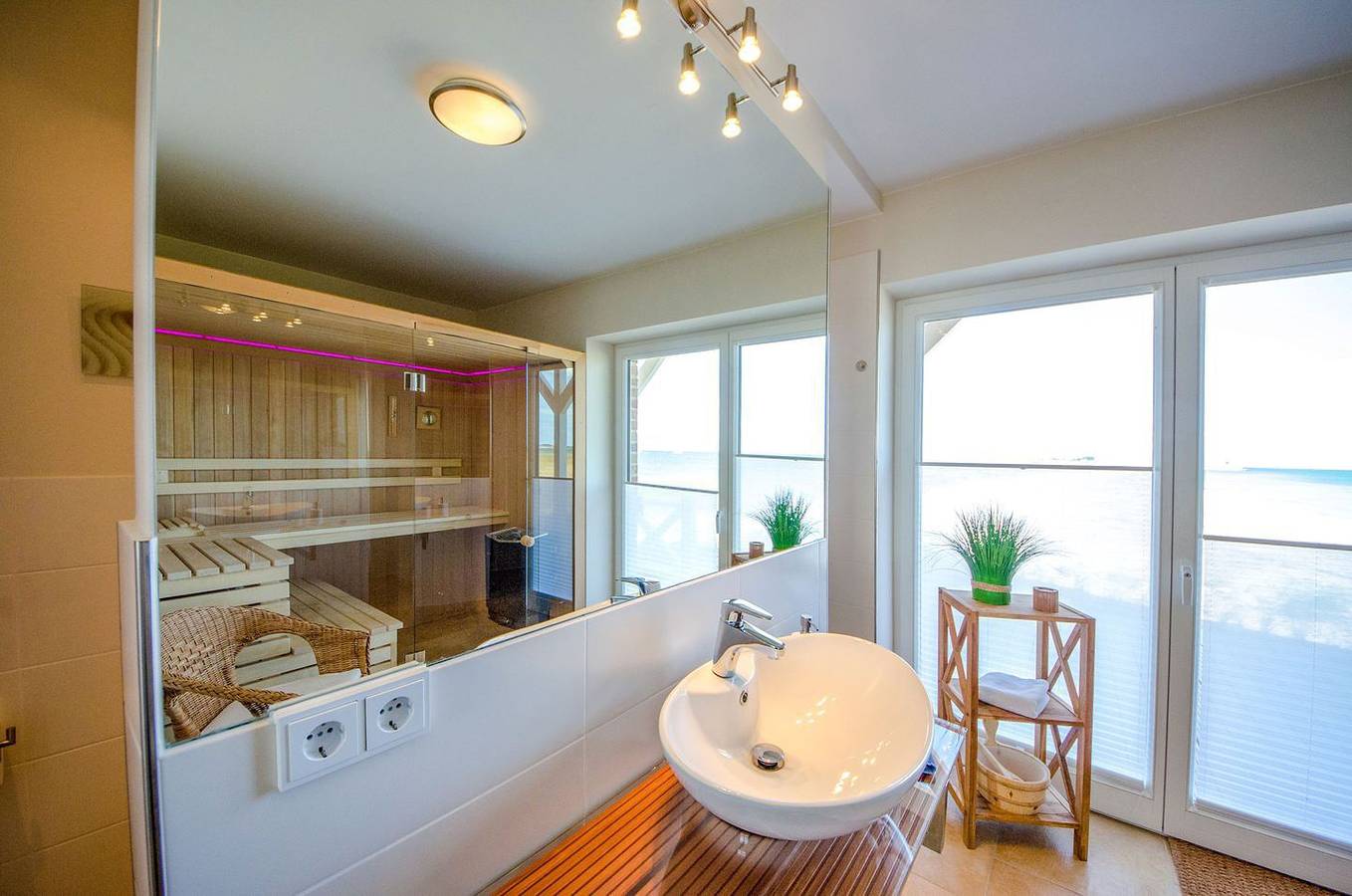 Ferienhaus Auf der Ostsee, mit freiem Meerblick, direkt am Strand, Sauna und zwei Terrassen in Olpenitz, Kappeln