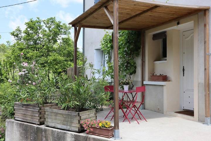 Gîte pour 3 personnes, avec terrasse à Saint-Jean-en-Royans