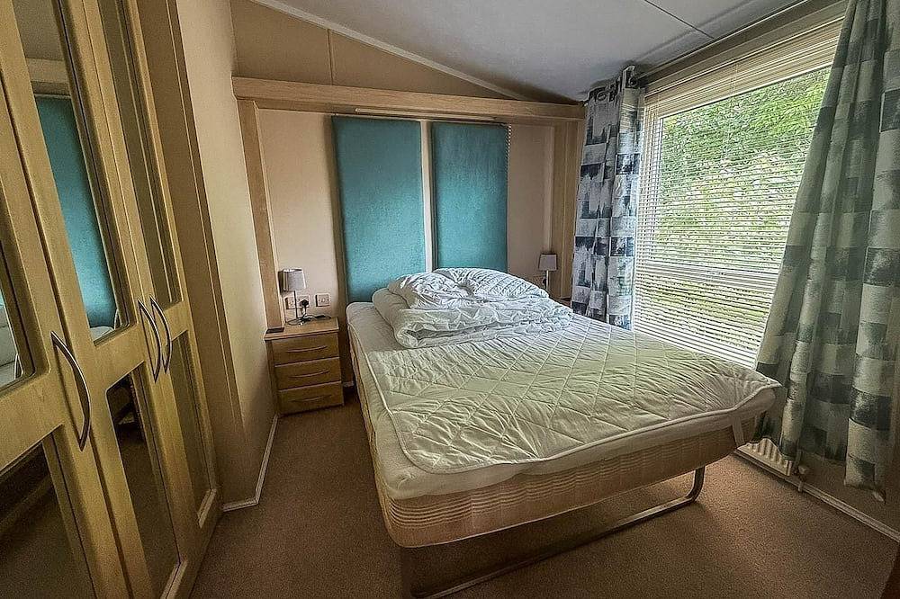 Beautiful 6 berth lodge at Cherry Tree Holiday Park ref 70002Tg in Burgh Castle, Great Yarmouth