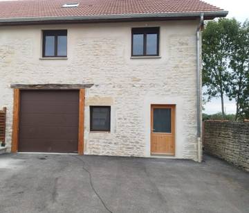 Gîte pour 10 personnes, avec terrasse à Lavans-Vuillafans