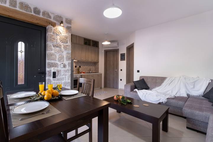 'Villa with garden view 2' with Shared Garden & Wi-Fi in Lefkada City, Greece