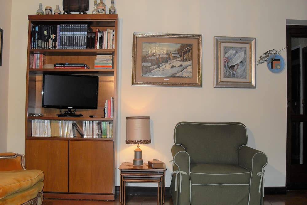 Ganze Wohnung, In der Nähe von Stresa, Wohnung Lesa mit Terrasse mit Blick auf den See. Wi-Fi in Lesa, Lago Maggiore (Piemont)