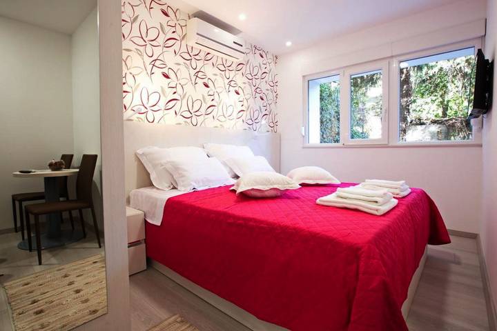 BnB für 2 Personen, mit Garten und Ausblick sowie Terrasse in Split