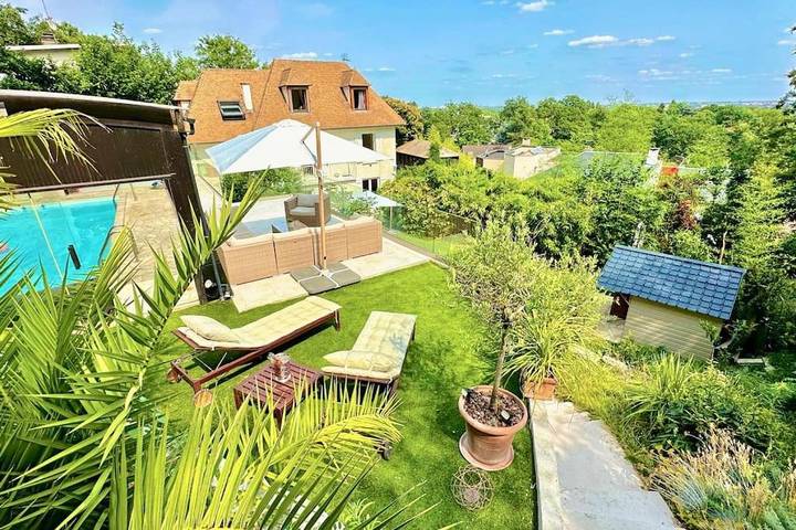 Location de vacances pour 8 personnes, avec terrasse et jardin ainsi que piscine et vue à Le Plessis-Robinson - 3