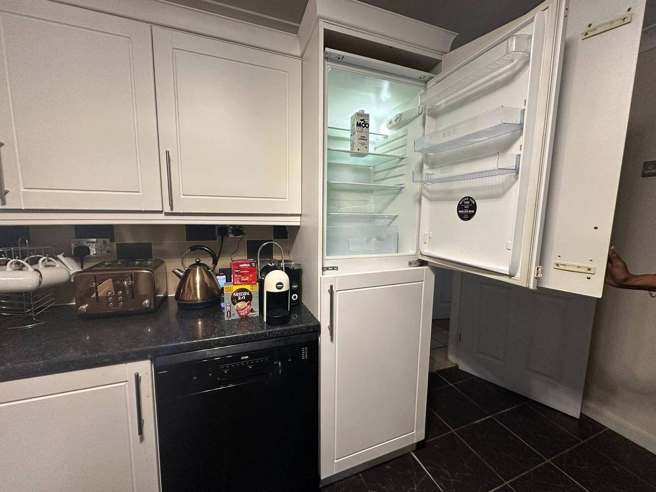 4 Bed House - Sleeps 8 - Pets - Parking - Wifi in Clacton-on-Sea, Essex