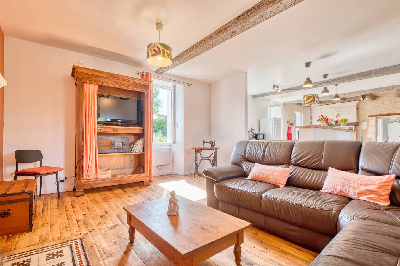 Le Poirier Dordogne – 15 Personen, Privatpool, Terrasse, großes charmantes Gîte in ruhiger Lage in Allemans, Périgord Vert