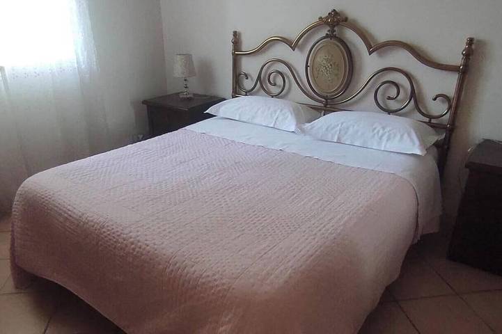 Cozy Apartment for 4 with Private Parking near Rome in Monterotondo, Provincia de Roma