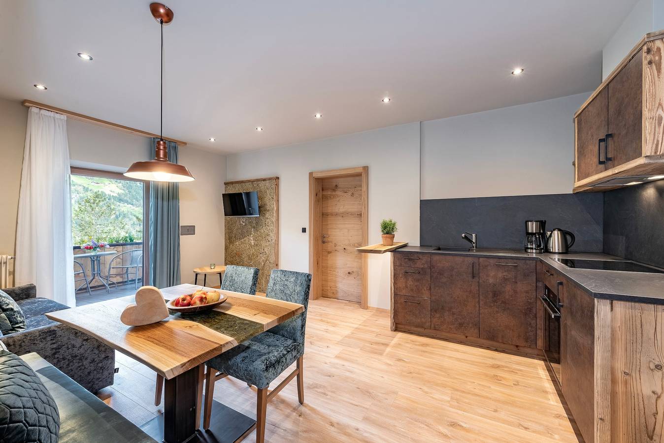 Appartamento intero, Appartamento 'Hortensie Pension Sankt Ursula' con vista sulle montagne, terrazza in comune e Wi-Fi in Sant'Orsola, San Leonardo in Passiria