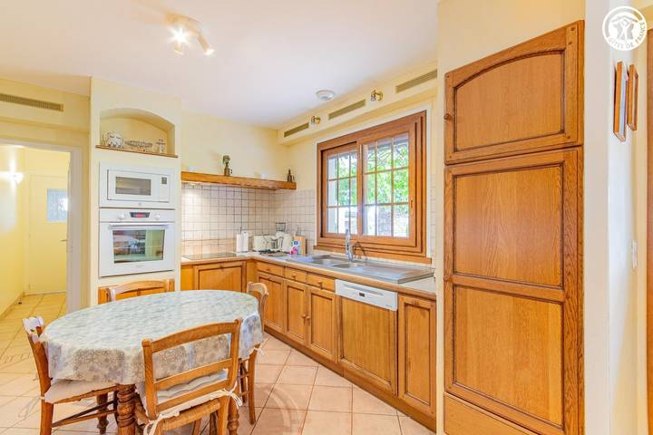 Gîte pour 8 personnes, avec jardin et terrasse à Dompierre-les-Ormes - 2