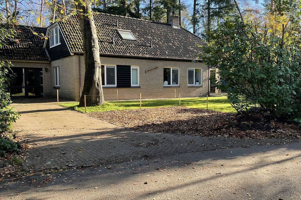 Luxury vacation home with bar billiards and sauna in wooded area in Lochem, Achterhoek