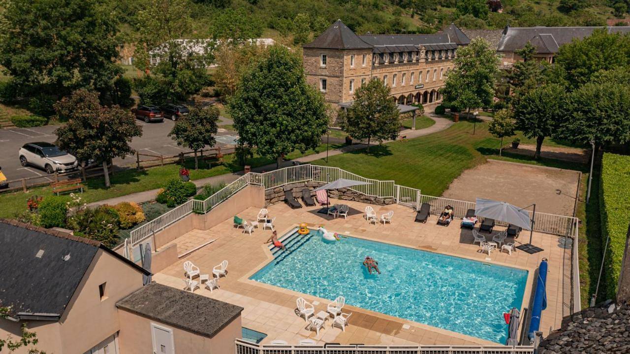 Logis Hotel L'Hôtel Des Bains - Salles-la-Source in Salles-la-Source, Aveyron