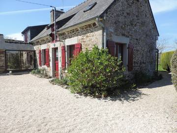 Cottage pour 2 personnes, avec jacuzzi et jardin à Ploëzal