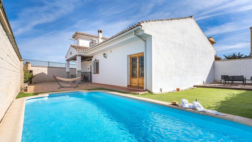 Villa pour 8 personnes, avec piscine ainsi que balcon/terrasse et jacuzzi, animaux acceptés - 1