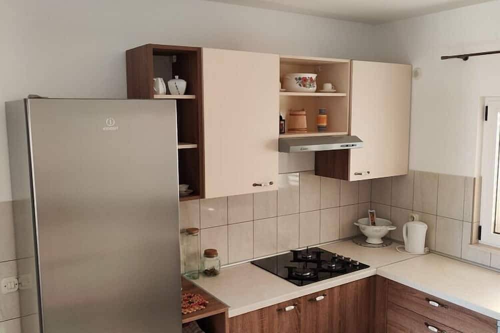 Holiday Home Maja - Four Bedroom Holiday Home with Terrace and Sea View in Maslinica, Solta