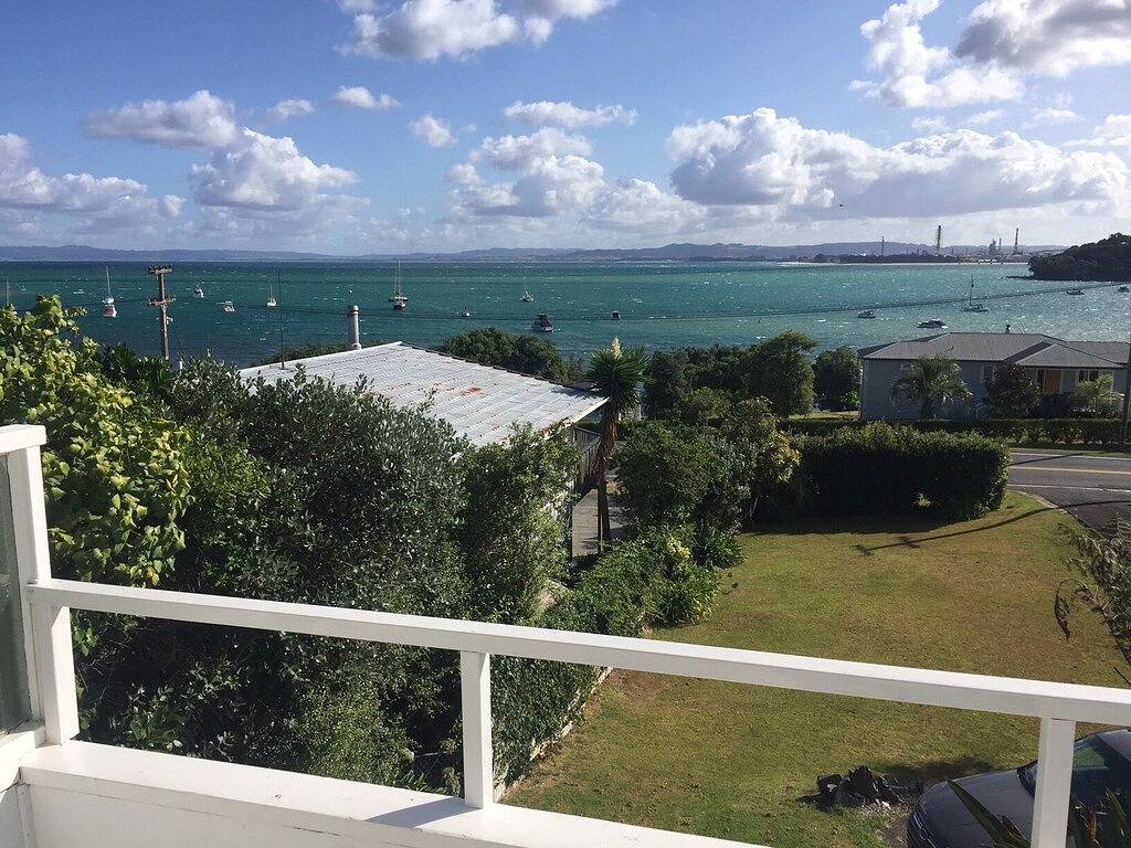 * Neuer Eintrag * Eine leere Leinwand mit einer Vollansicht. in Whangarei District