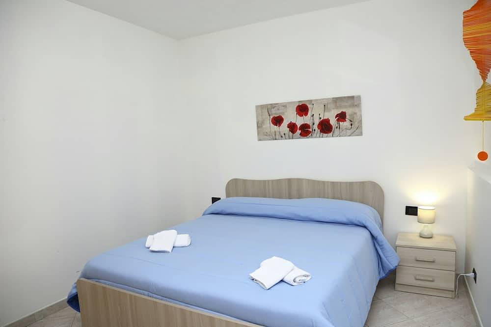 Helle Mediterrane Villa Mit Terrasse Und Garten Nur 50 Meter Vom Meer Entfern in Campofelice di Roccella, Palermo Provinz
