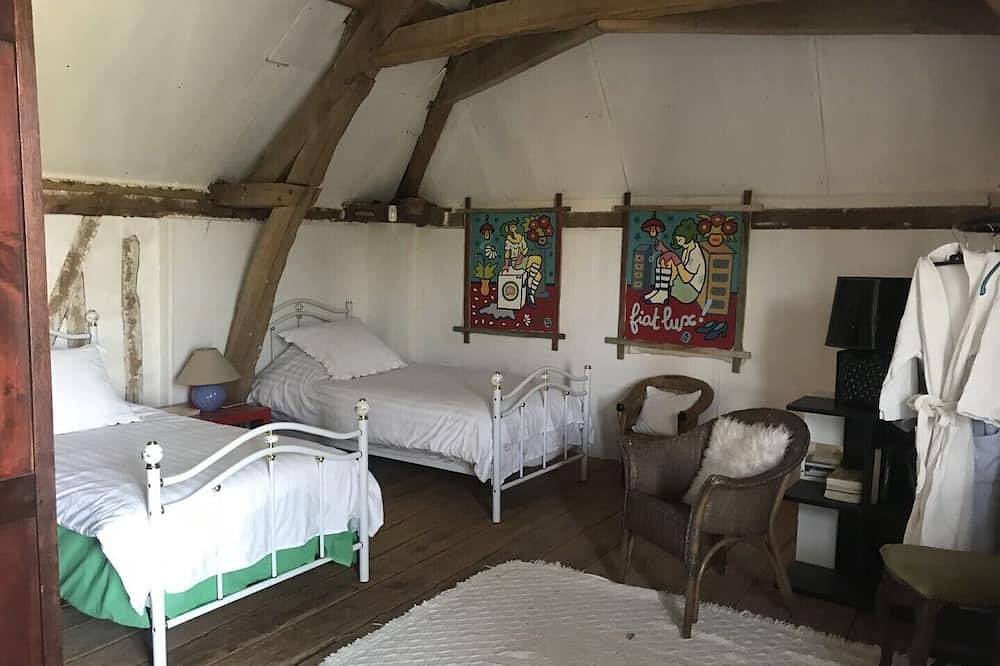 Charmante Maison A Colombages in Sainte-Famille-en-Auge, Lisieux region