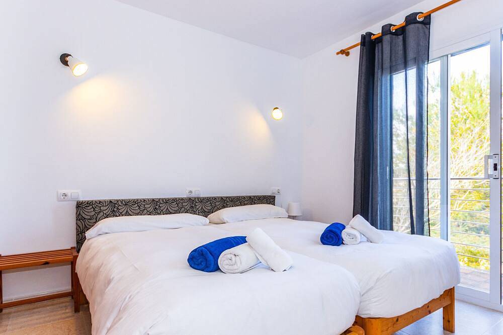 Cala Mendia Beach House 2 es with direct access to the beach and sea views in Cala Anguila, Manacor