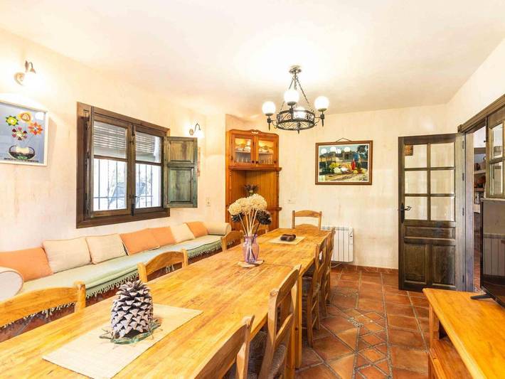 Apartamento para 11 personas, con piscina y jardín en Nigüelas