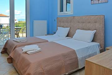 Villa for 15 People in Aegina City, Aegina, Photo 3