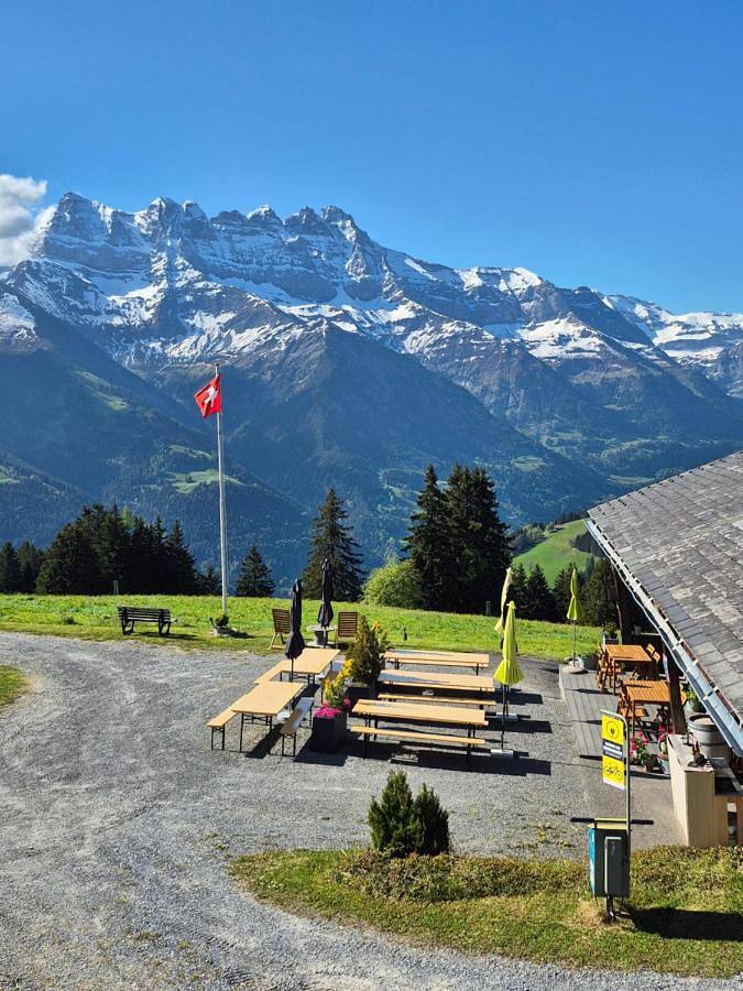 Hôtel pour 6 personnes, avec terrasse et jardin, animaux acceptés à Troistorrents